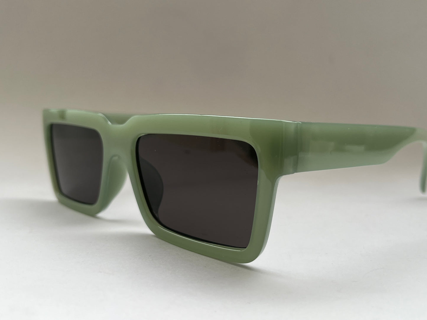 OLIVE WIDE FLOW FROSTED SHADES