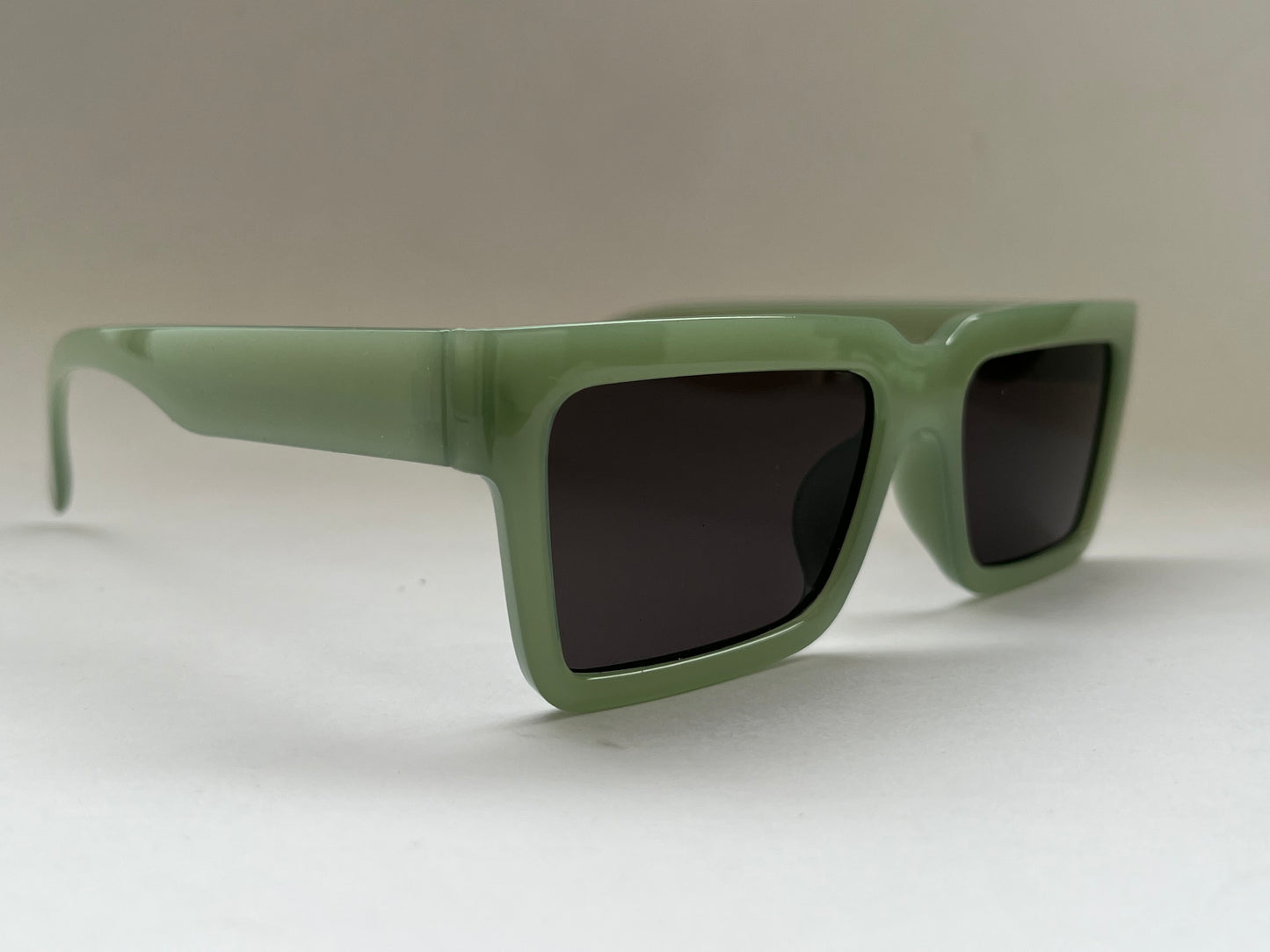 OLIVE WIDE FLOW FROSTED SHADES