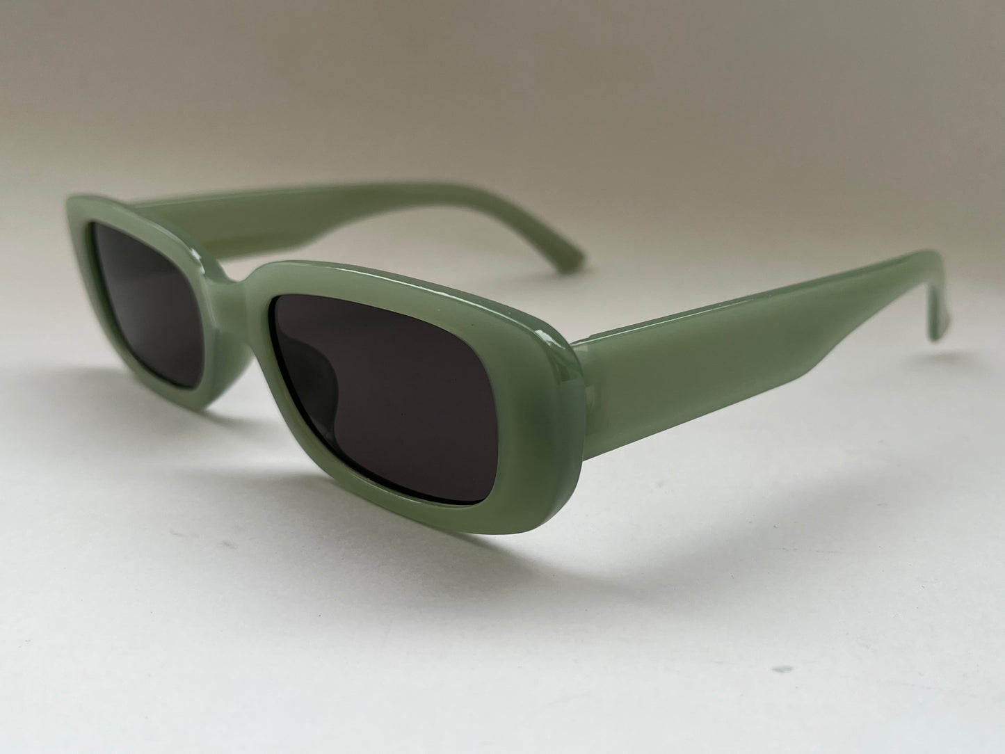 OLIVE HAZE WIDE FROSTED SHADES