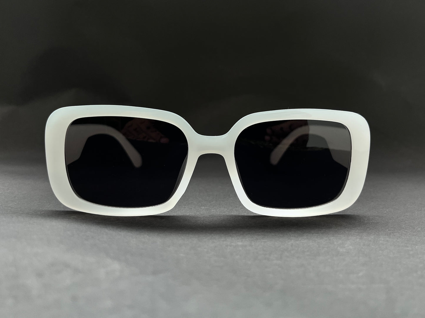 CLOUD WHITE SQUARE CHUNK SUNGLASSES