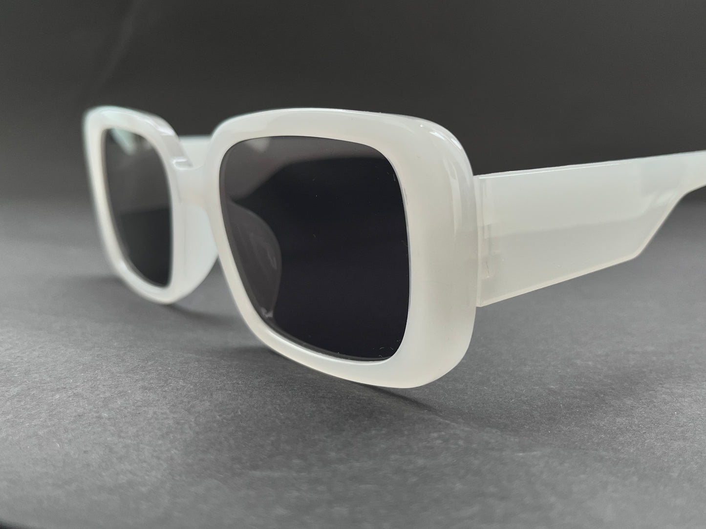 CLOUD WHITE SQUARE CHUNK SUNGLASSES