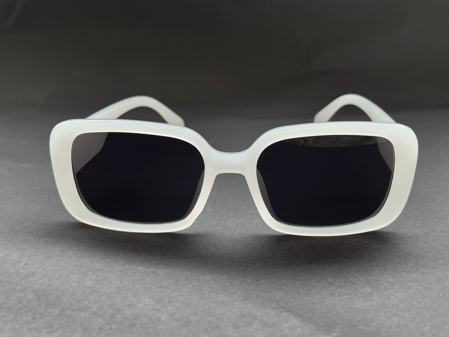 CLOUD WHITE SQUARE CHUNK SUNGLASSES