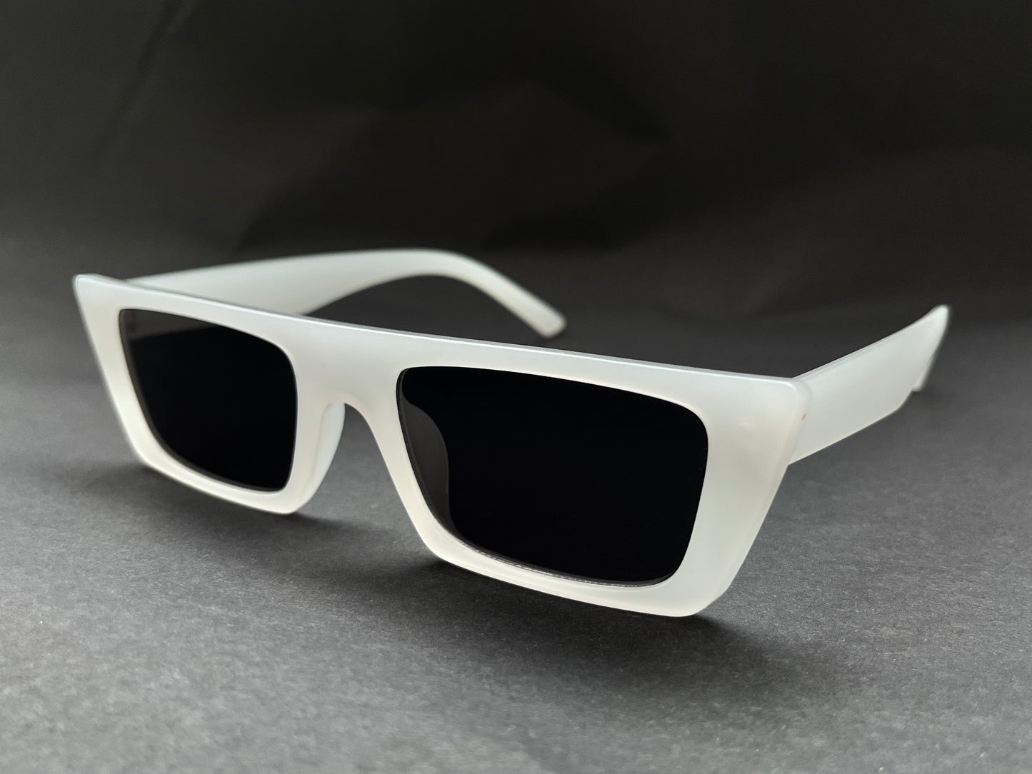 CLOUD BOLD WHITE STRAIGHT TOP SHADES