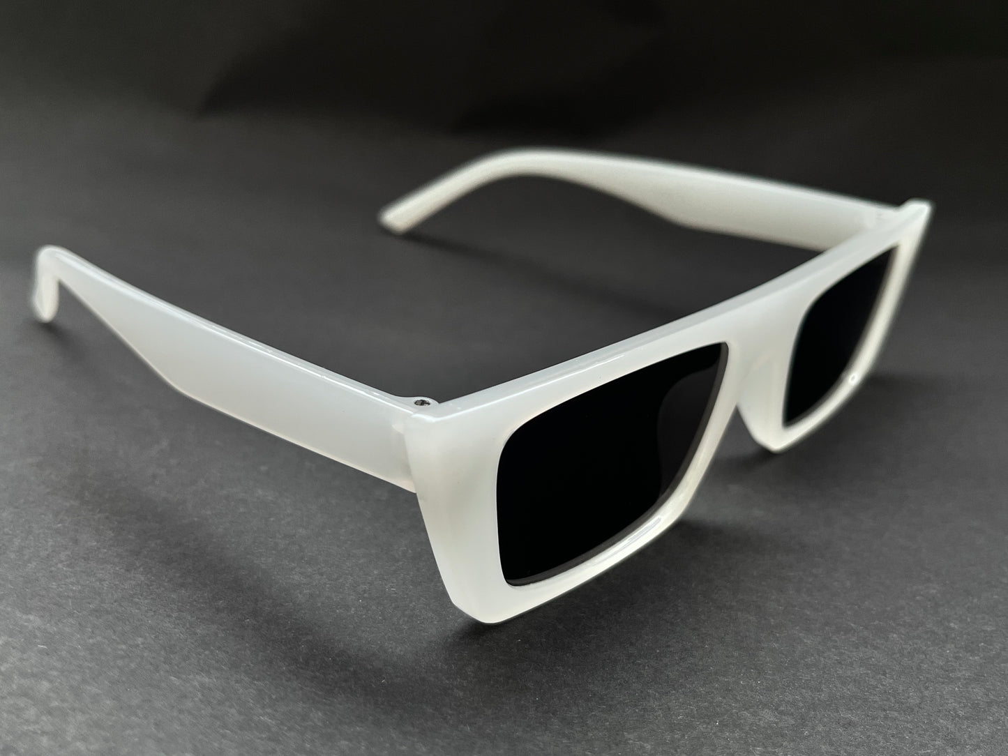CLOUD BOLD WHITE STRAIGHT TOP SHADES