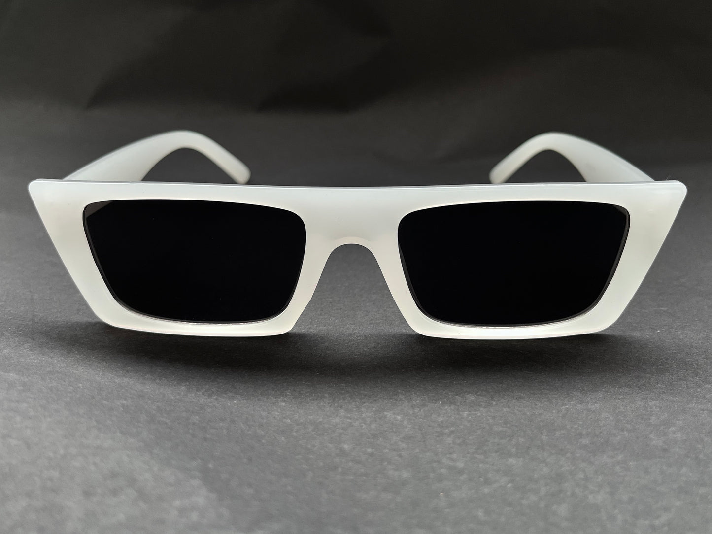 CLOUD BOLD WHITE STRAIGHT TOP SHADES