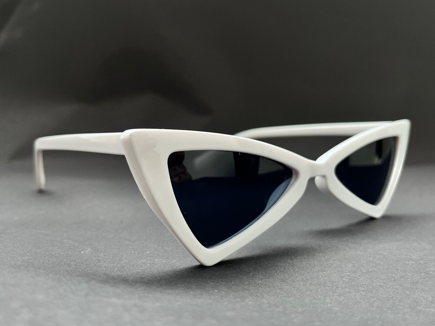 TRIANGULAR WHITE