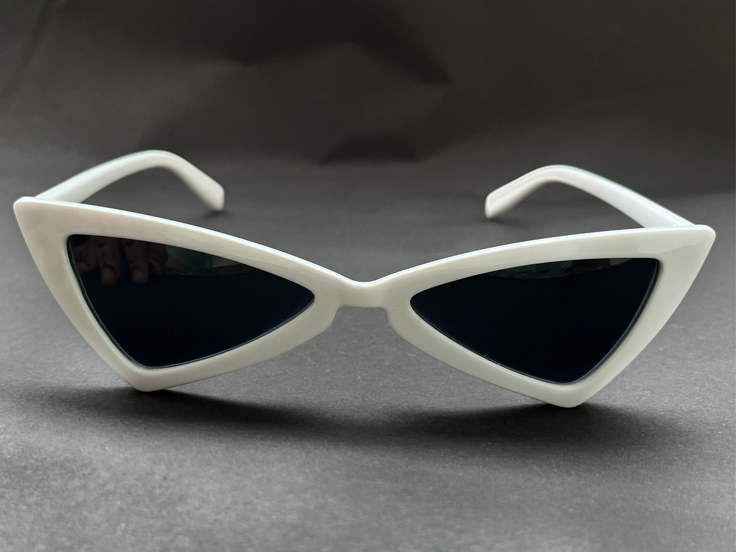 TRIANGULAR WHITE