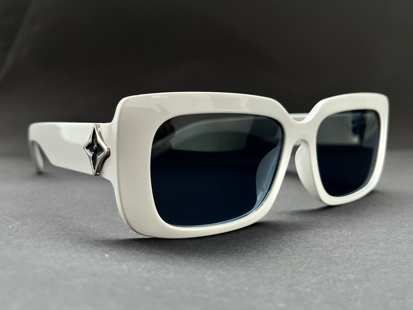 WHITEOUT BASELINE SQUARE-RECTANGLE SHADES