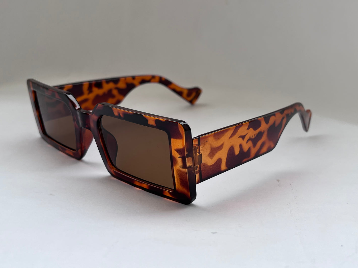 ELONGATED RECTANGULAR LEAPORD SHADES