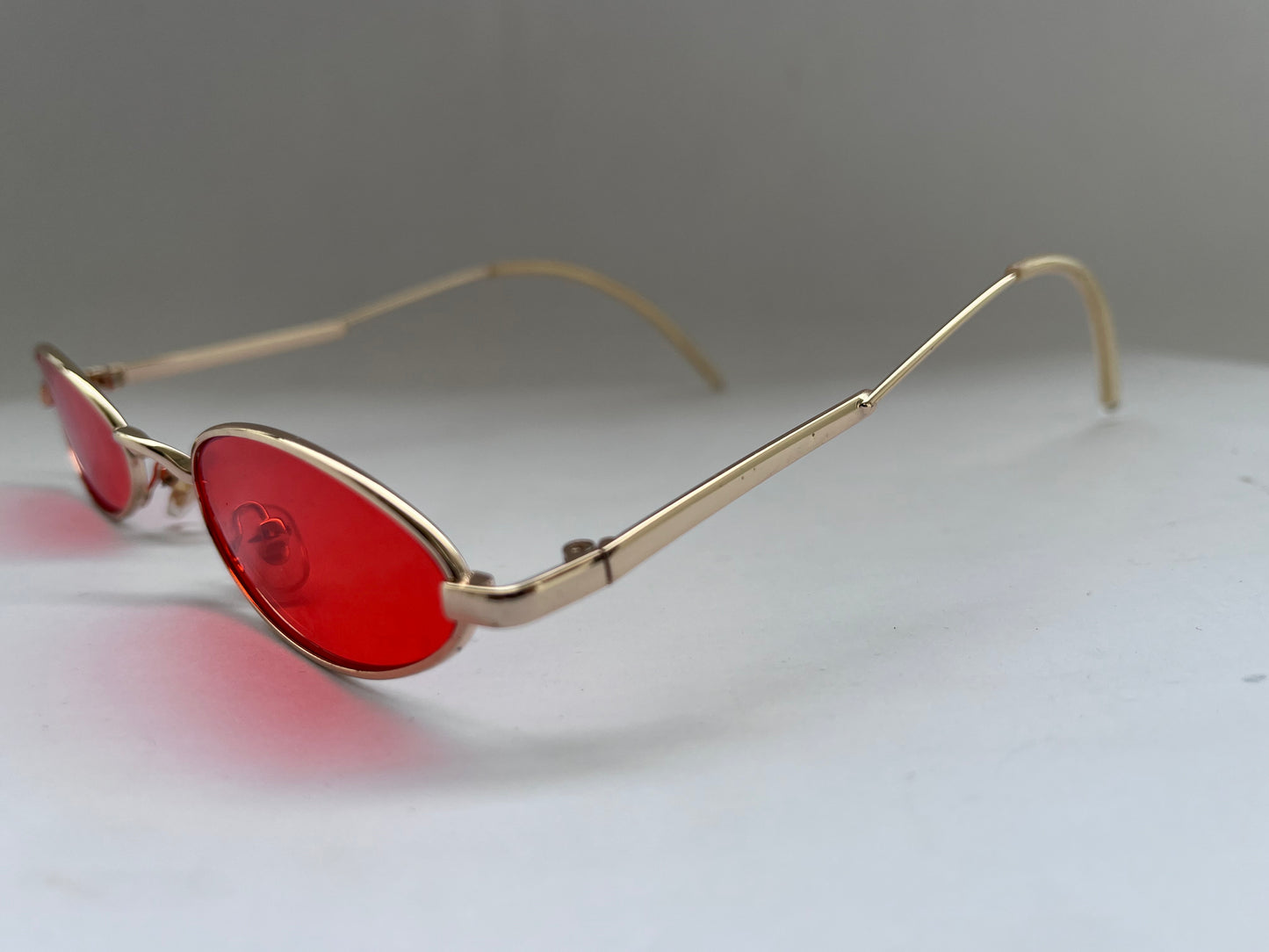 RUBY EYE OVAL RED MINI SHADES