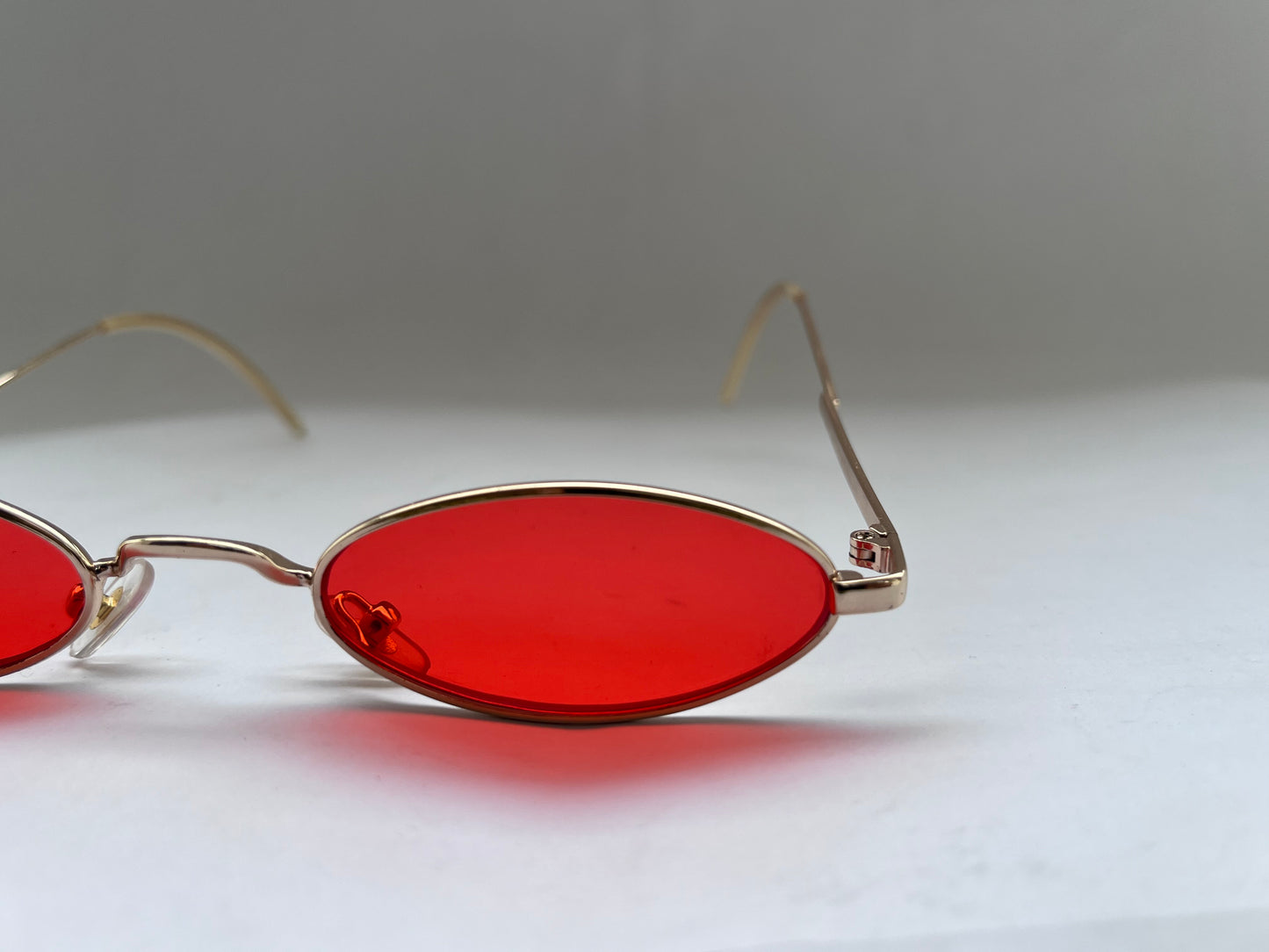 RUBY EYE OVAL RED MINI SHADES