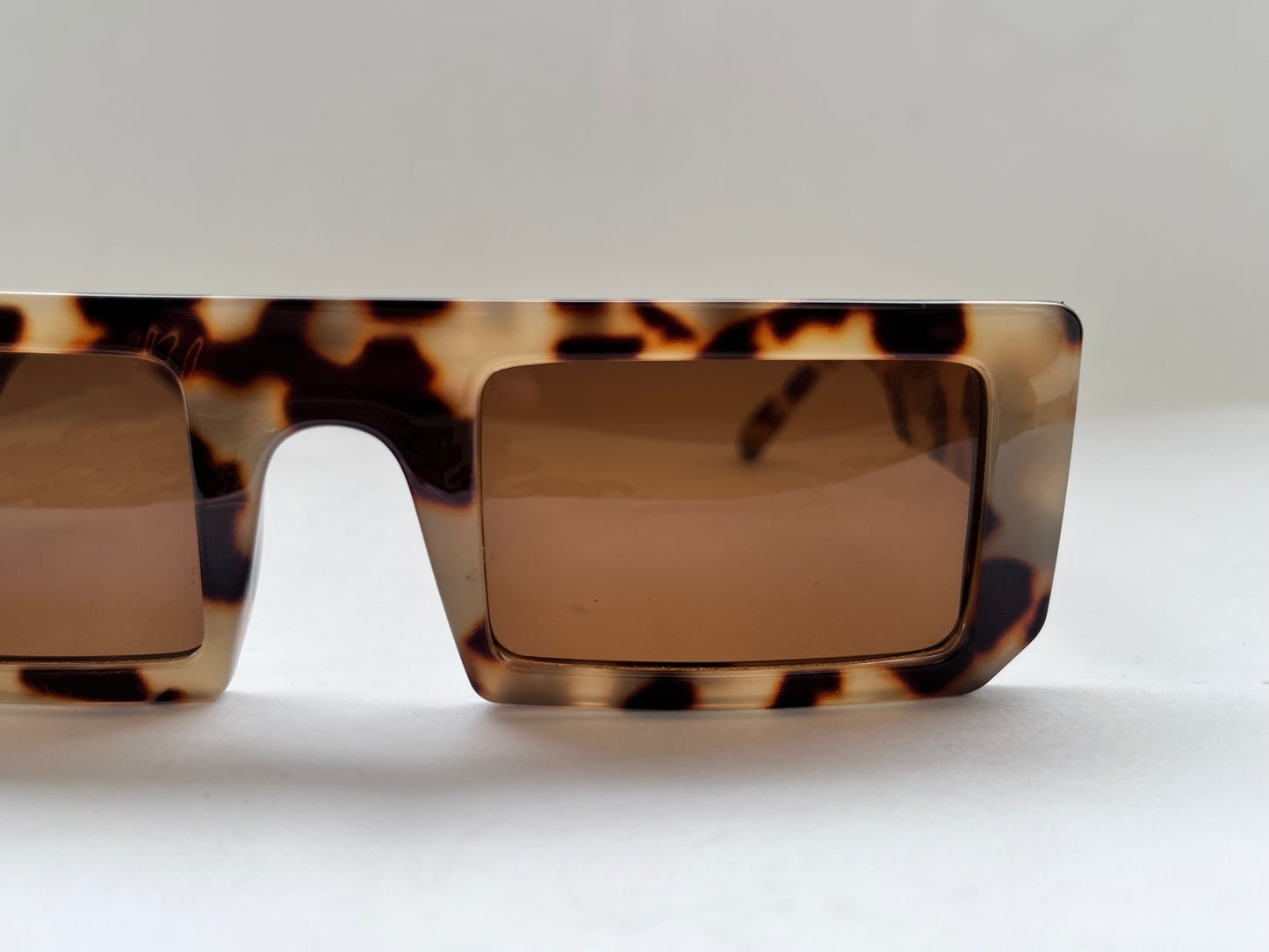 SAFARI RECTANGULAR STRAIGHT SHADES