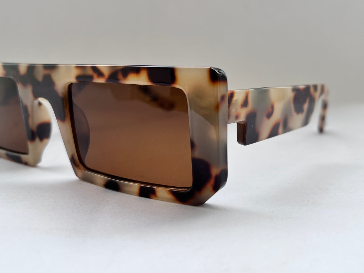 SAFARI RECTANGULAR STRAIGHT SHADES