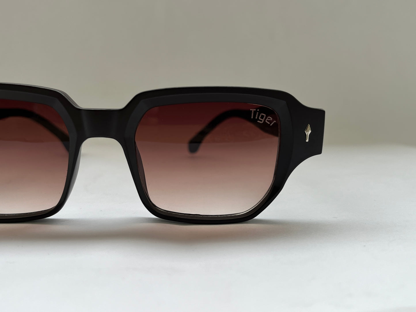 MATTE ECLIPSE SQUARE SHADES