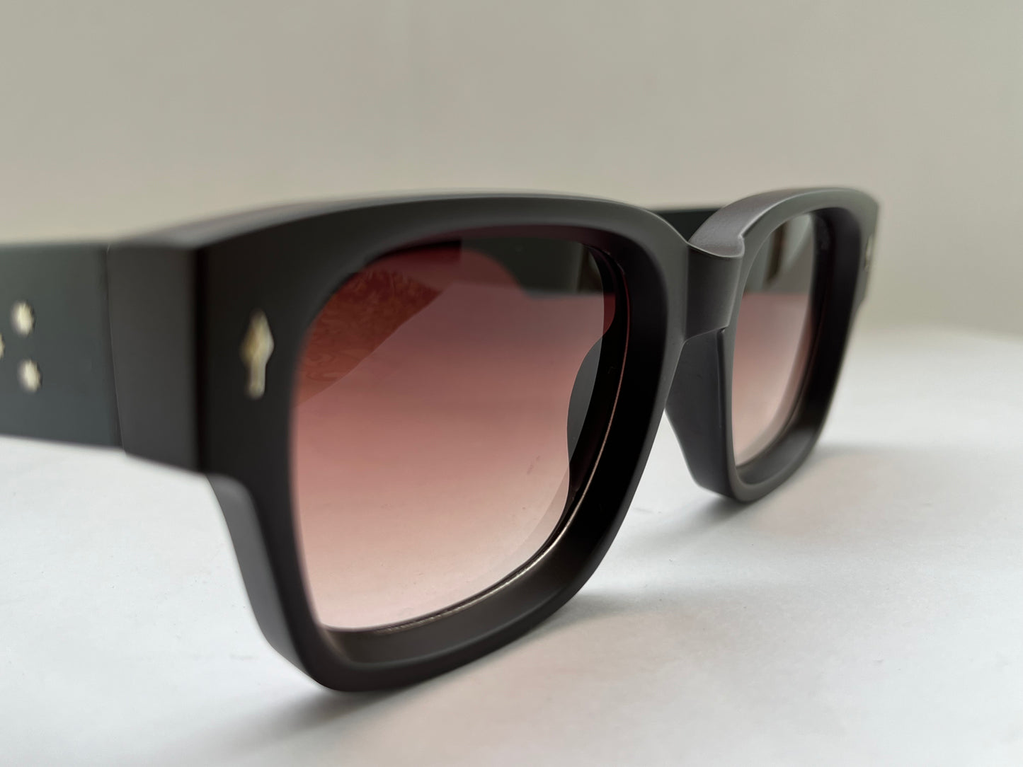 MATTE ECLIPSE STRETCHED SQUARE SHADES
