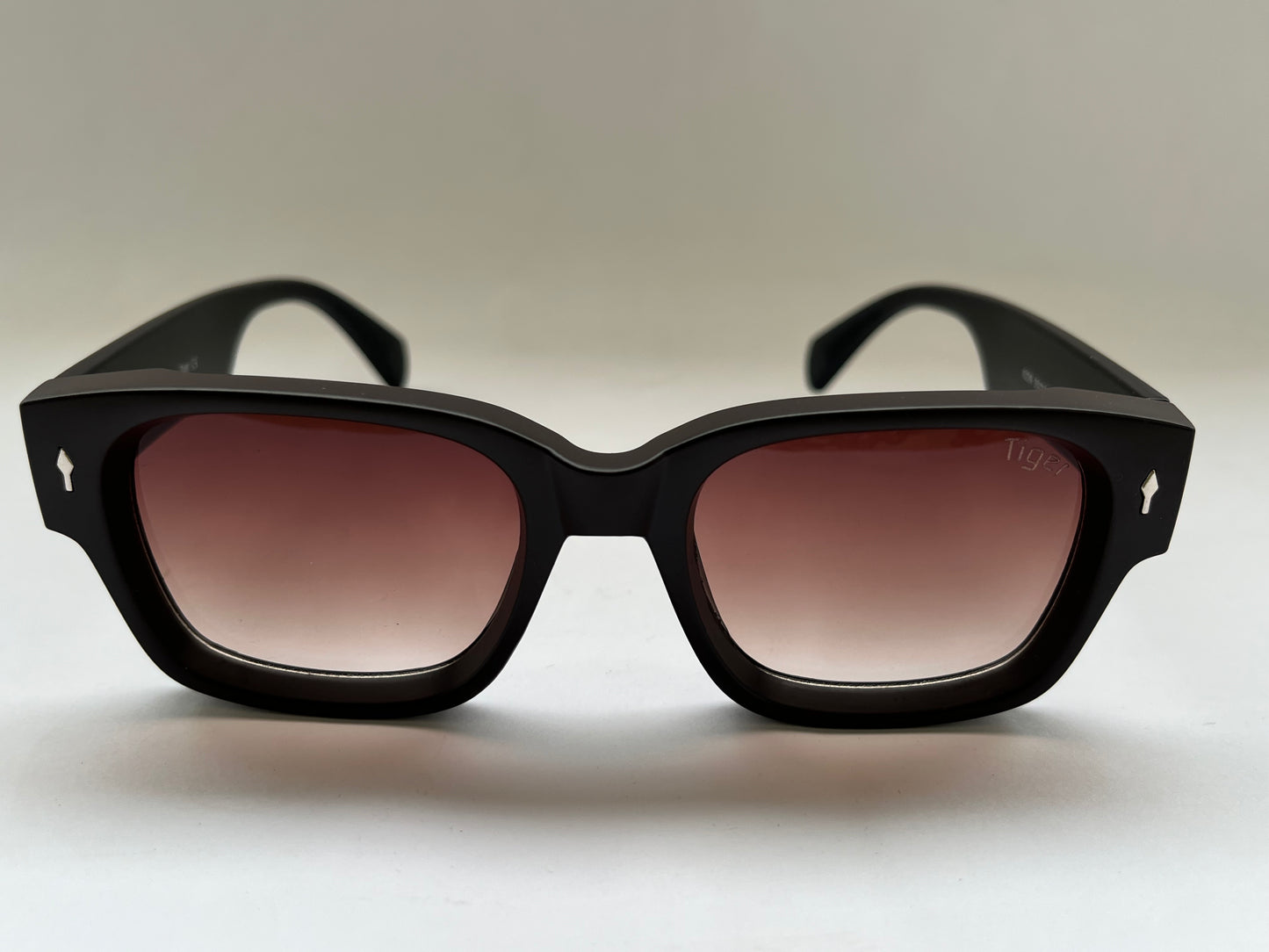 MATTE ECLIPSE STRETCHED SQUARE SHADES