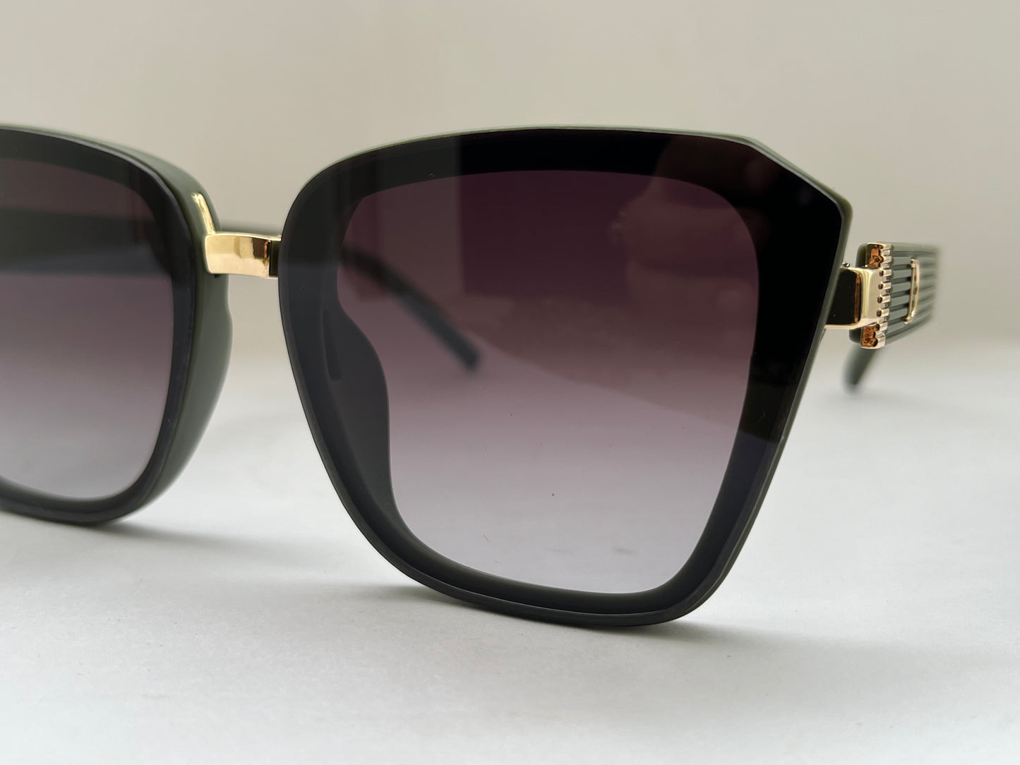 TWILIGHT LUXE BLACK CAT-EYE SHADES