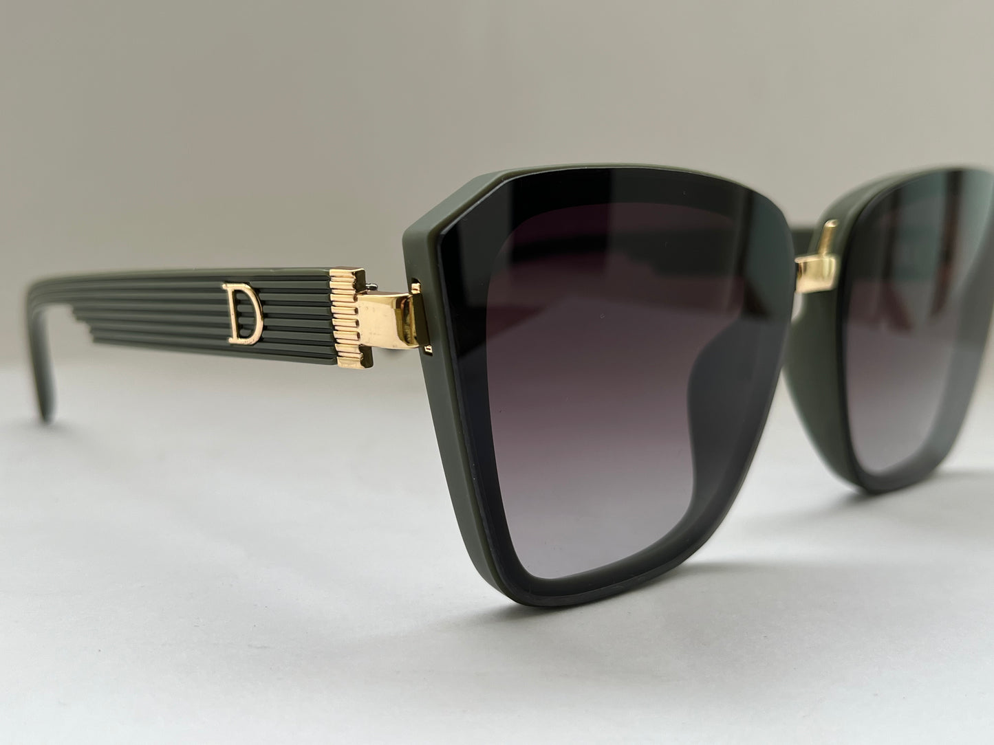 TWILIGHT LUXE BLACK CAT-EYE SHADES