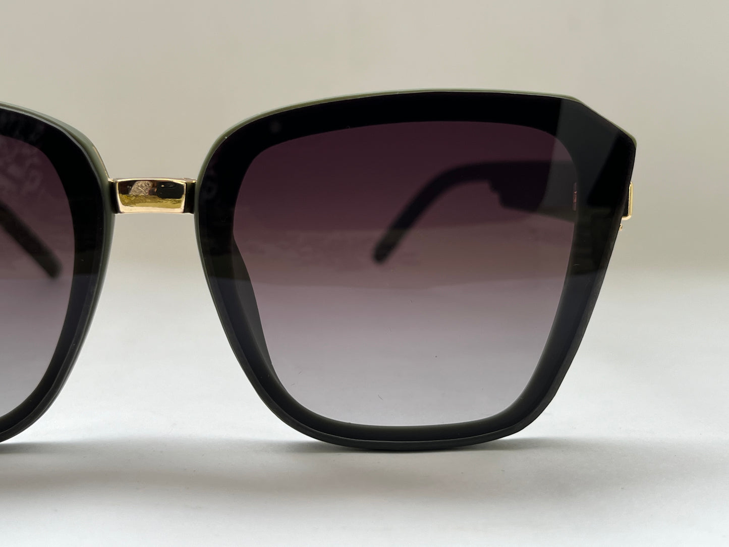 TWILIGHT LUXE BLACK CAT-EYE SHADES